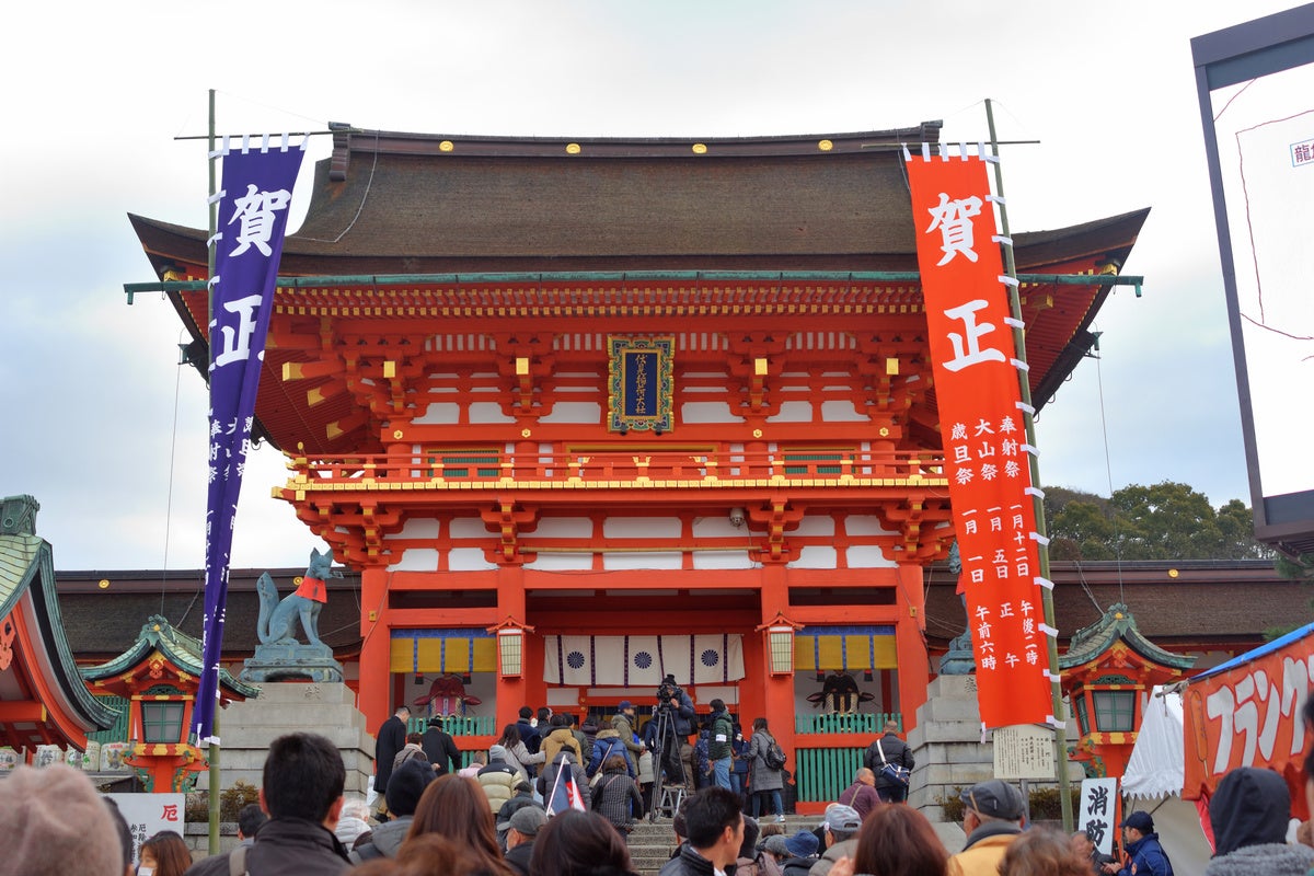 賀正ののぼり旗と神社