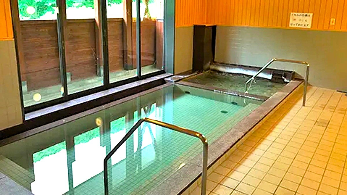 窓明の湯の内風呂