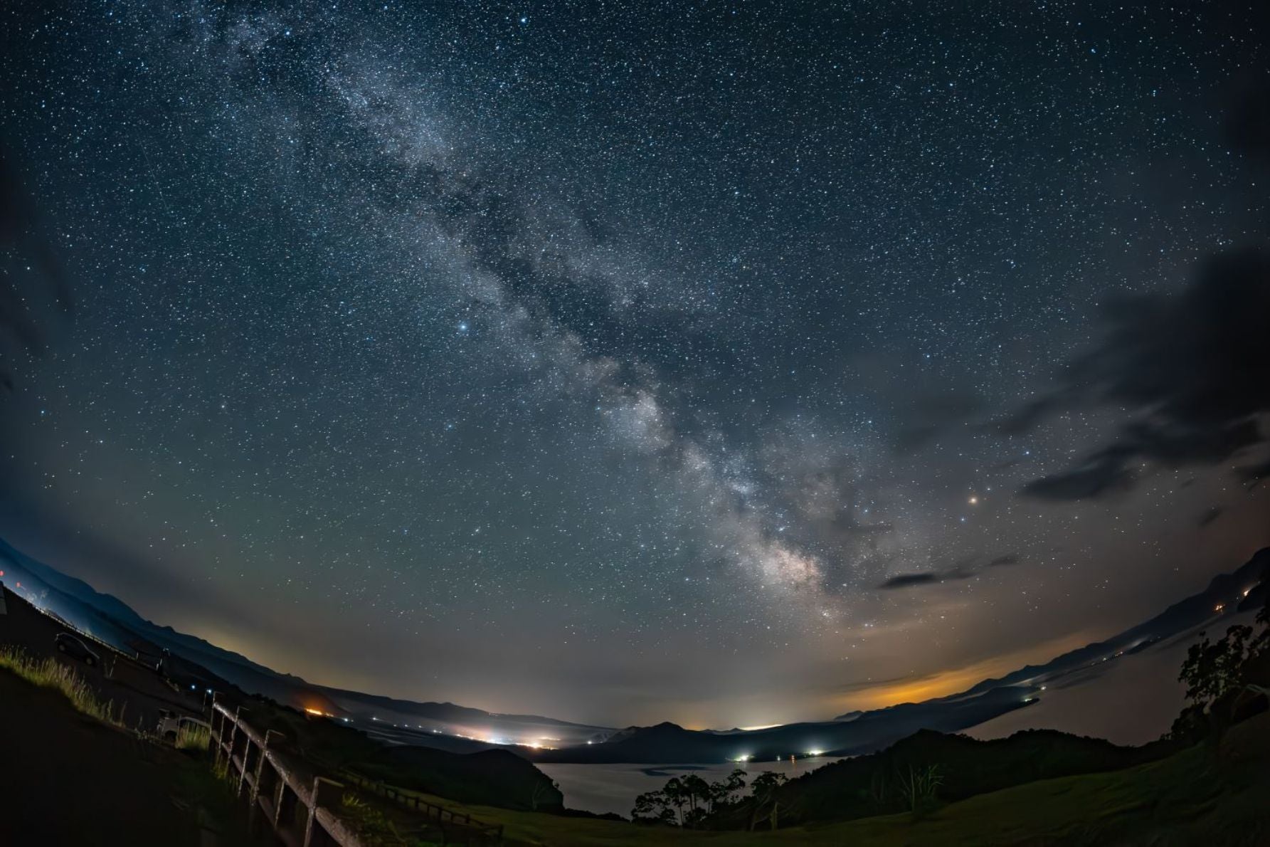 眼下に見えるのは屈斜路湖