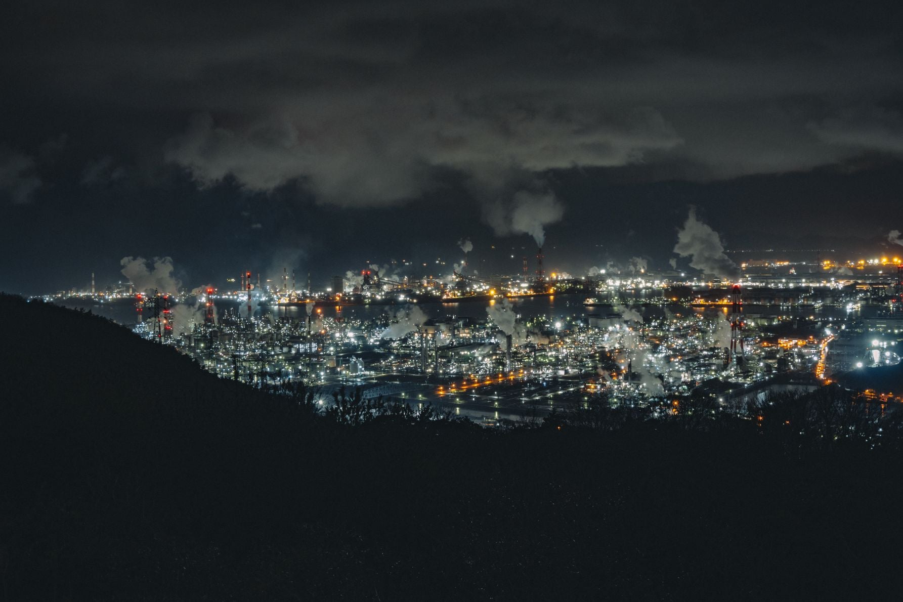 鷲羽山（わしゅうざん）公園線から水島コンビナート全体を望む