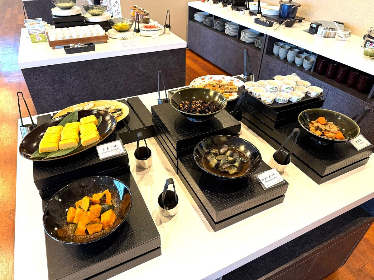 ホテルの朝食バイキング写真