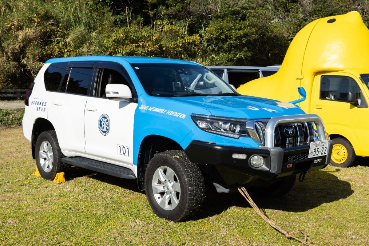 ロードサービスカーと記念撮影