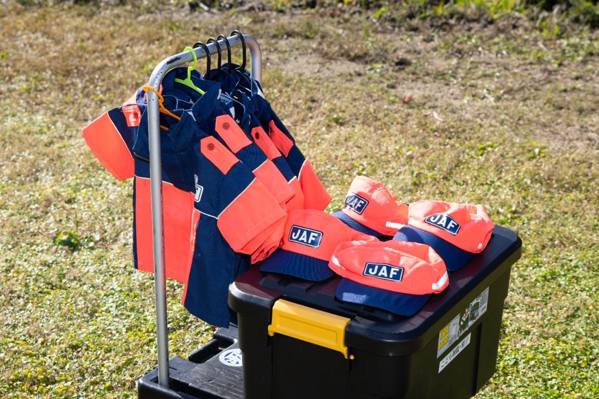 ロードサービスカーと記念撮影