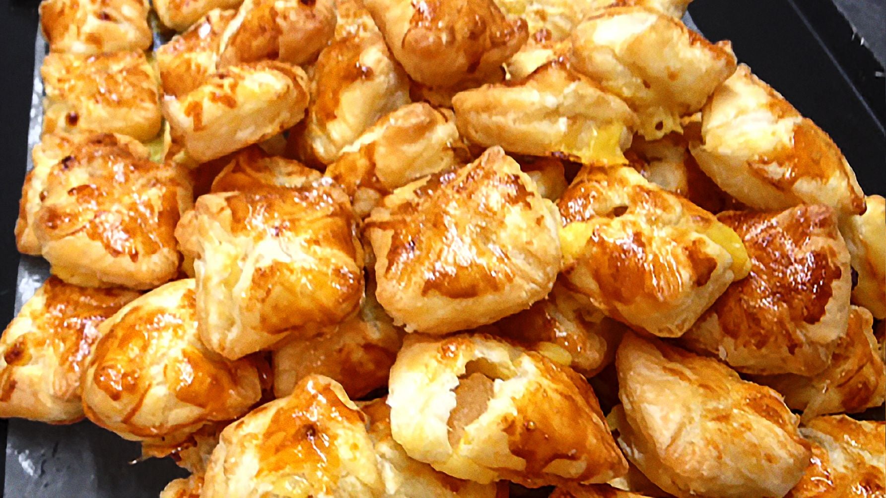 マミーズ・アン・スリール大丸東京店「プチアップルパイ」１個 〇〇円　※12時から販売開始。完売次第終了。