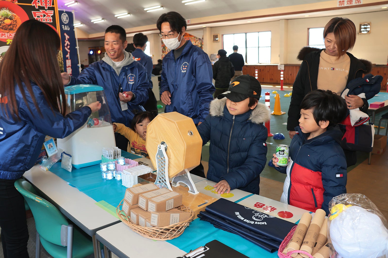 スタンプラリーをはじめ大盛り上がりの抽選会の様子