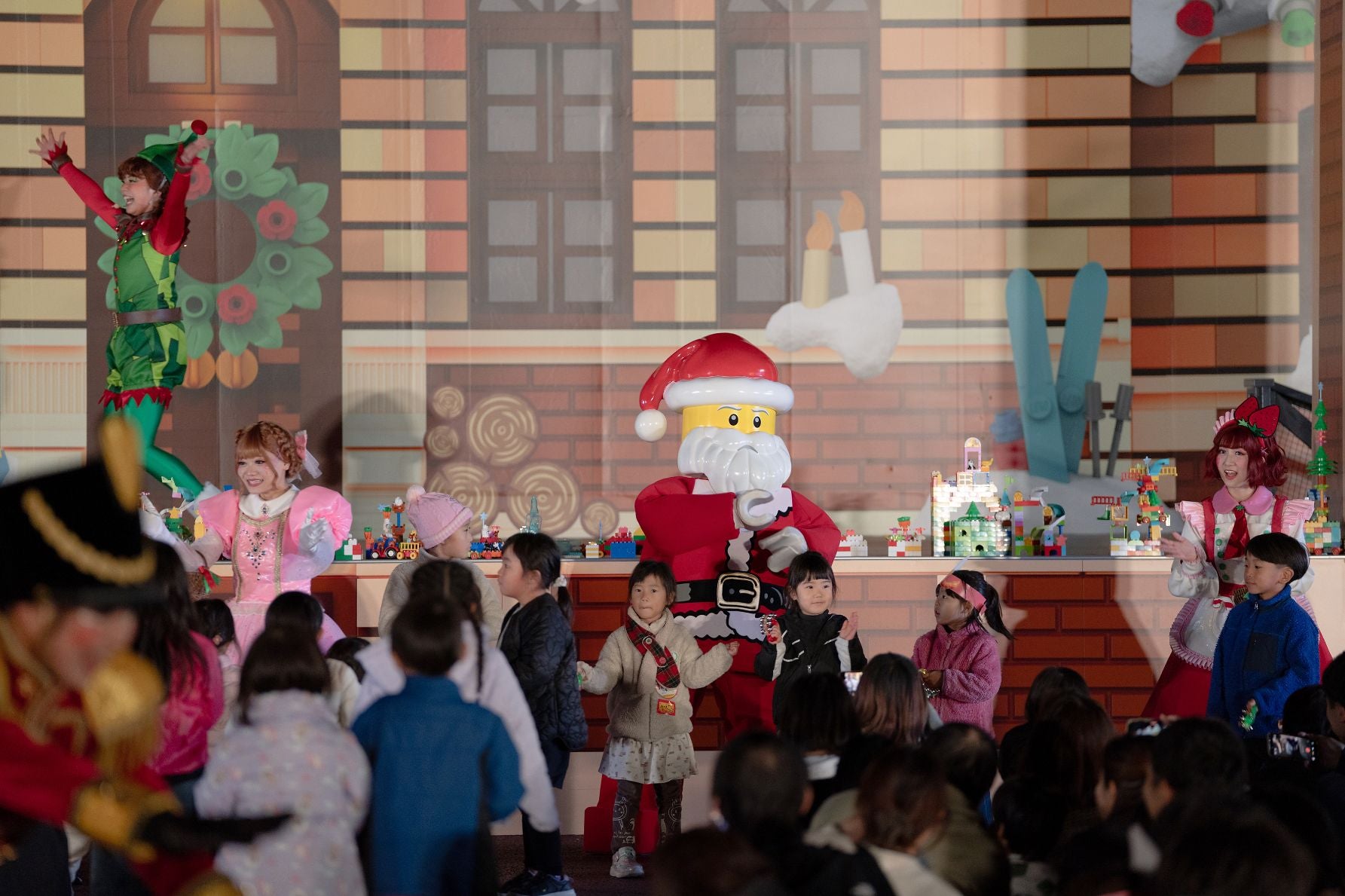 最後にはサンタクロースも登場