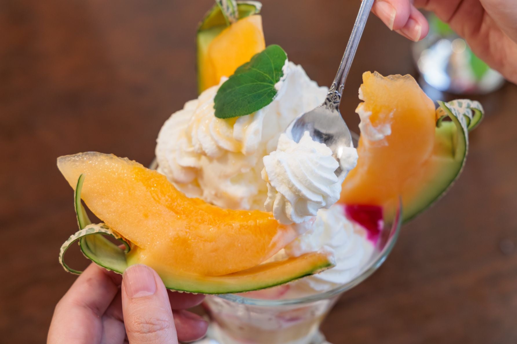 ミネラル豊富な土壌で育った、冬が旬の甘い「宮古島産メロン」の果肉