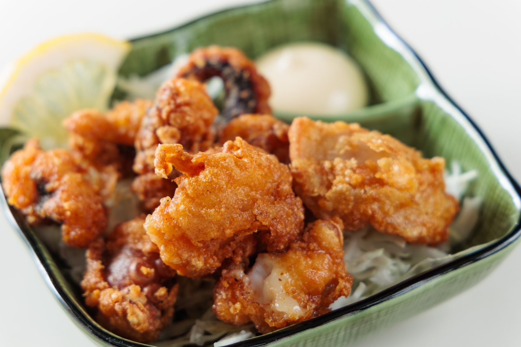 むちむちした食感と旨みが凝縮された、すむばり食堂の「タコのから揚げ」