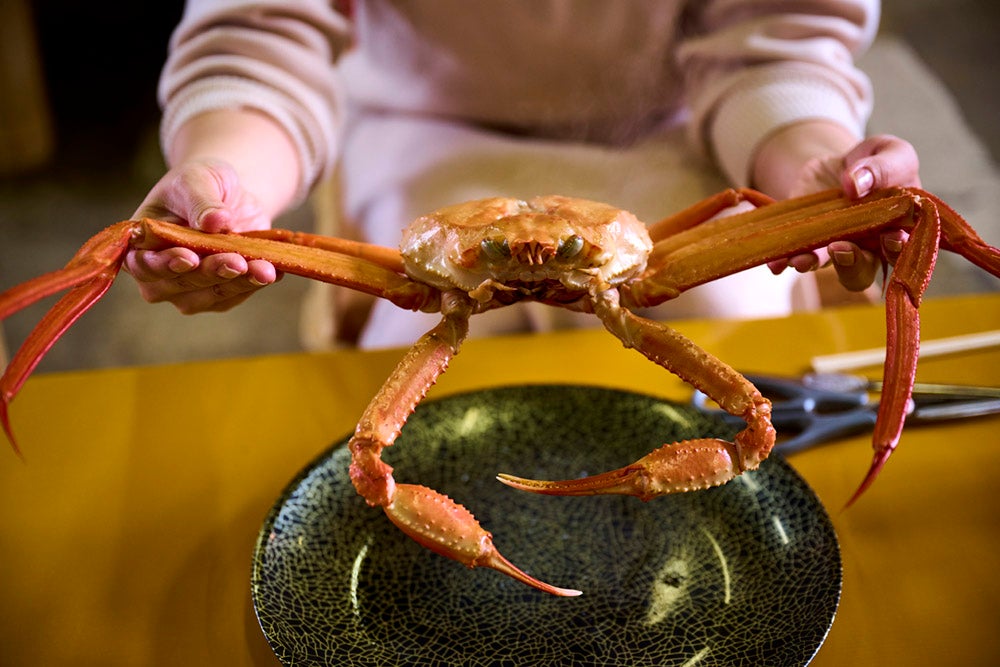 茹で上がったばかりの高志の紅ガニ