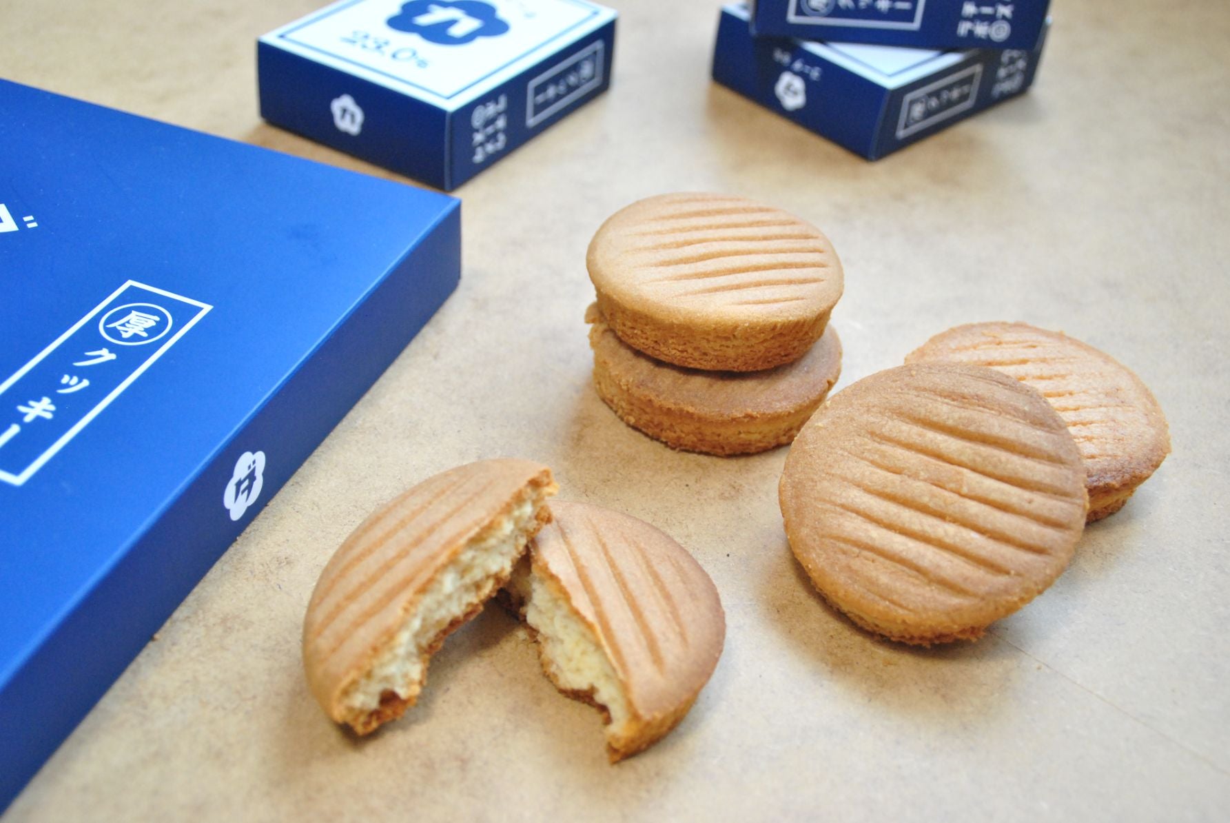 ウメダチーズラボ 大丸梅田店「厚クッキー」