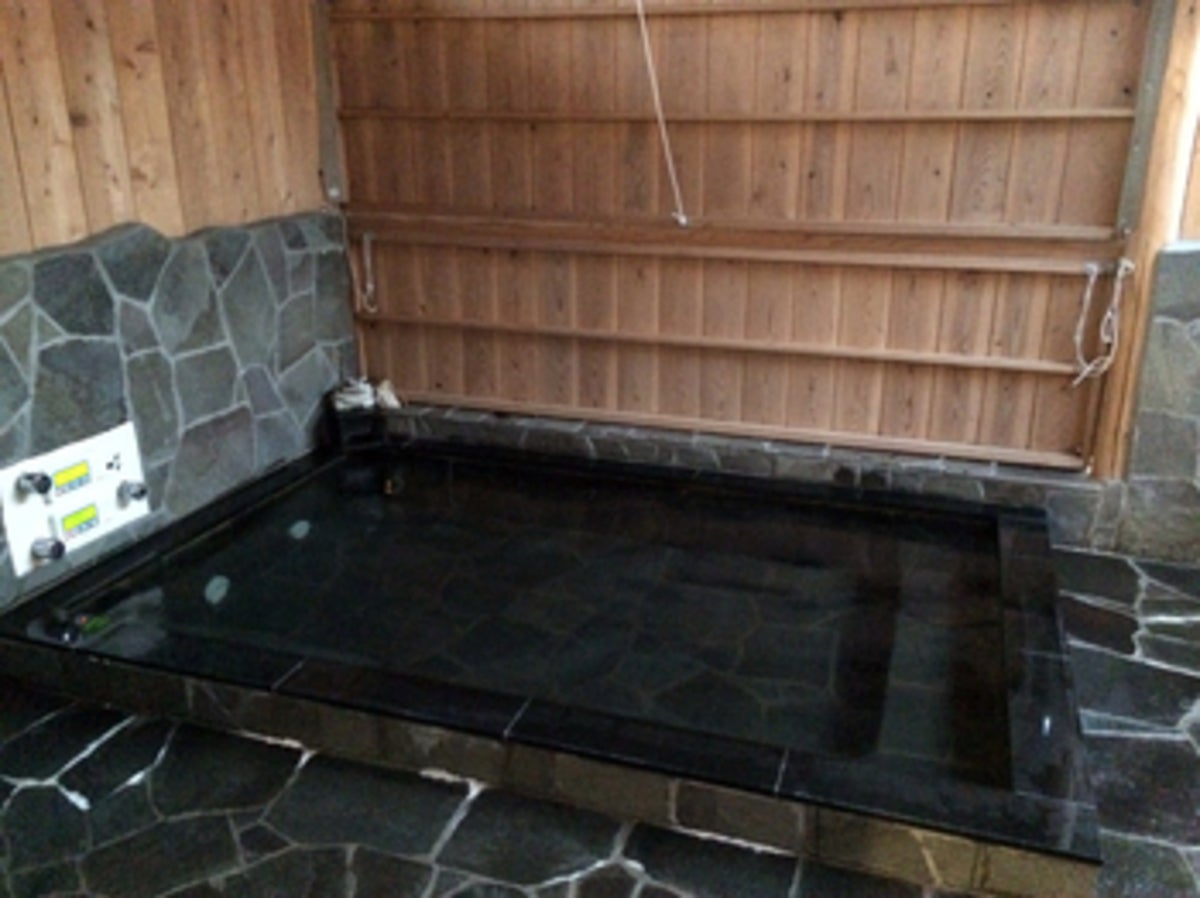 岩張りの内湯の写真