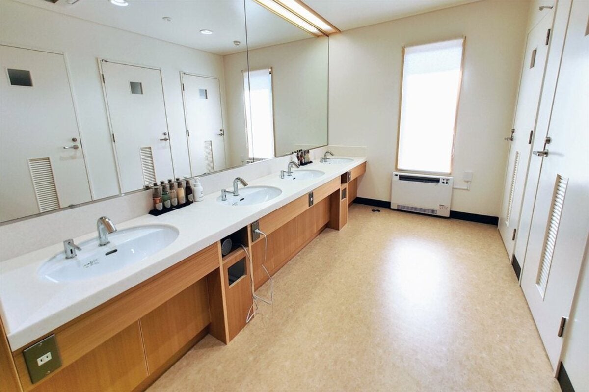 パウダールームの内観