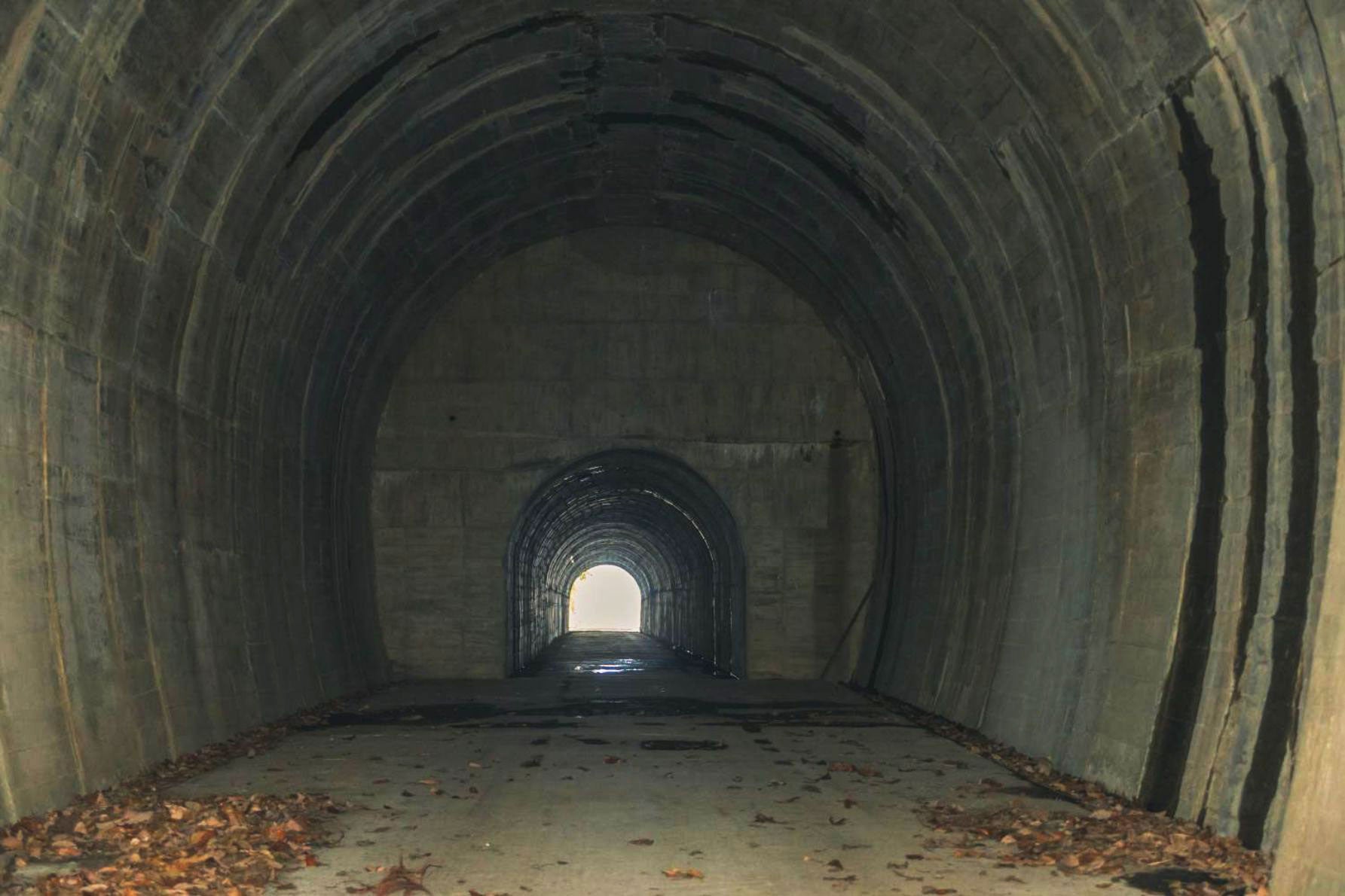 中に入ると途中からすぼんでいるのがわかる