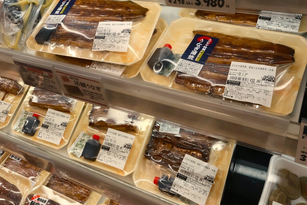 スーパーの鰻のかば焼きコーナー
