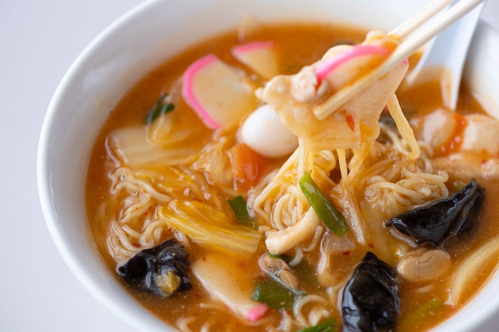 花巻名物「マルカンラーメン」。ピリ辛あんかけと具沢山の人気メニュー