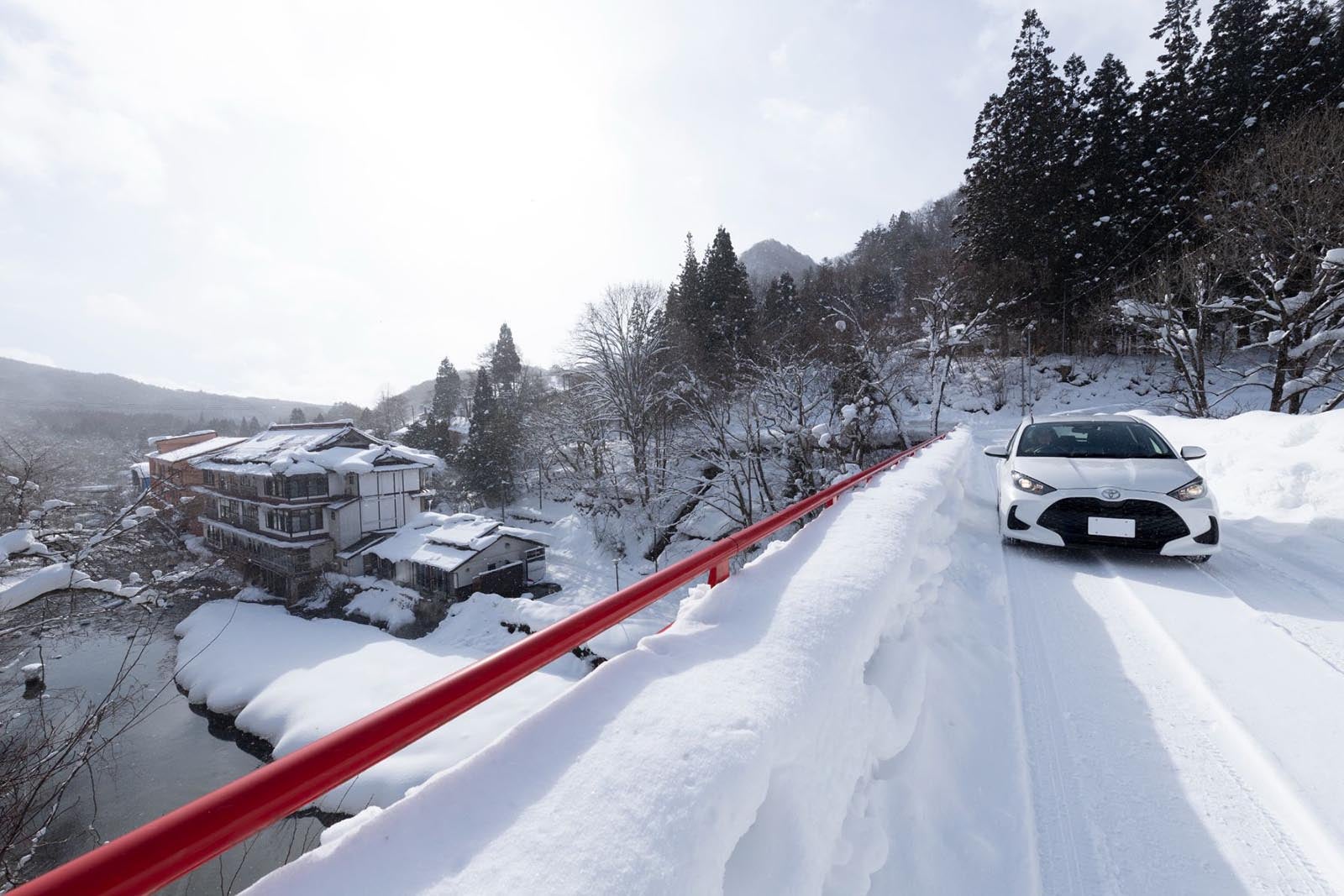 花巻温泉郷の奥座敷、鉛温泉 藤三旅館へと続く豊沢川に架かる橋