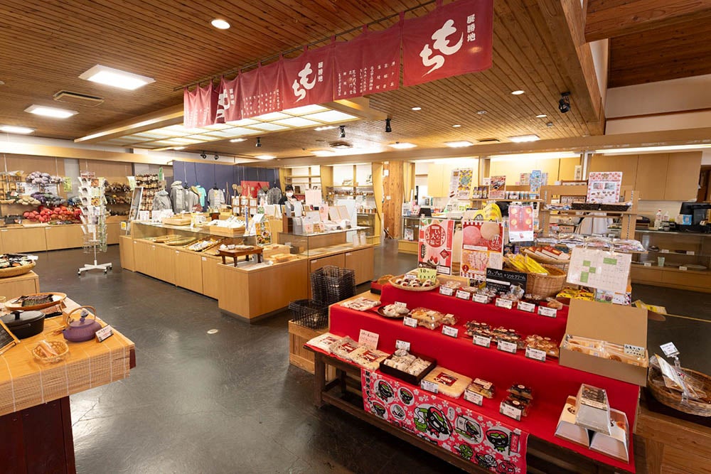 北上市の名物を買うことができる展勝地レストハウスの売店やお土産品