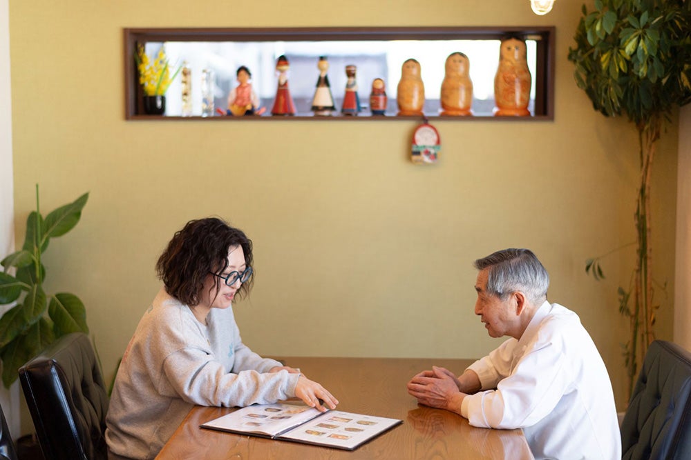 オーナーシェフ高橋正さんと、北上市で愛され続けるトロイカの厨房風景