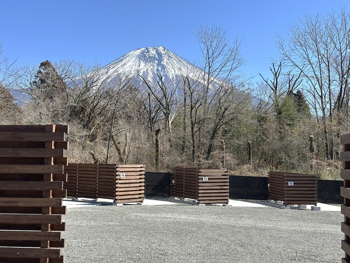RVパークの敷地越しの富士山
