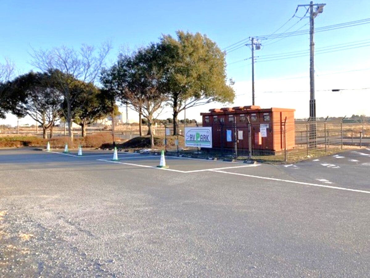 アスファルトのRVパークサイト