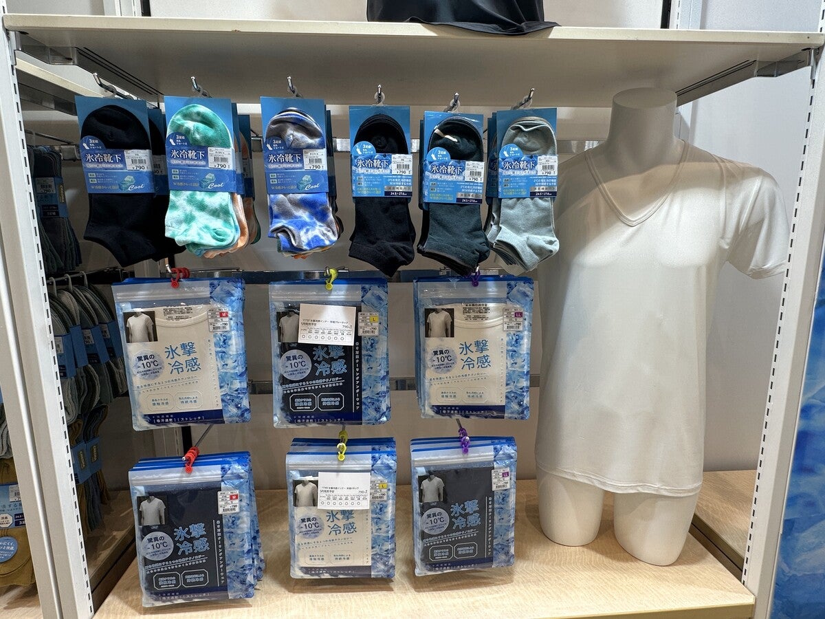 ワークマン展示会の下着と靴下コーナーの棚