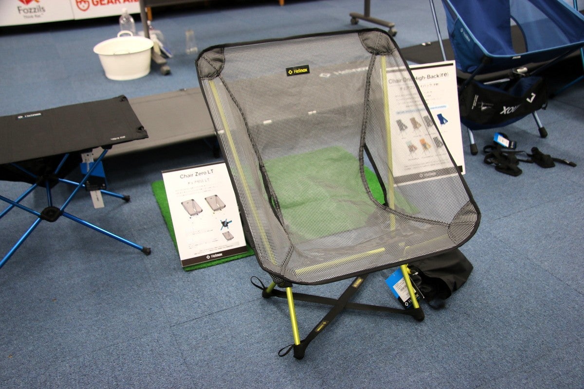 メッシュチェアの展示写真