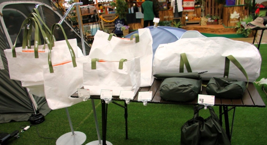 複数の収納バッグの展示コーナー