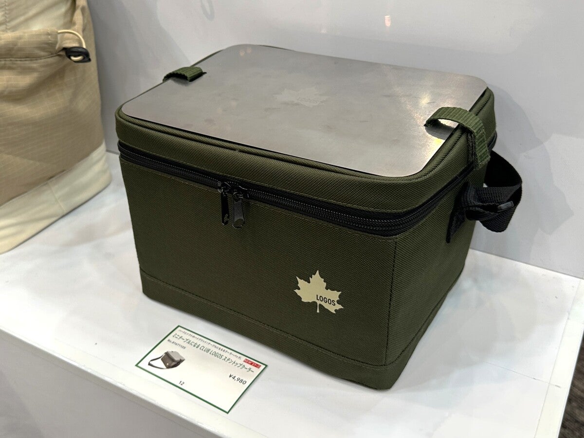 モスグリーンのソフトクーラー展示