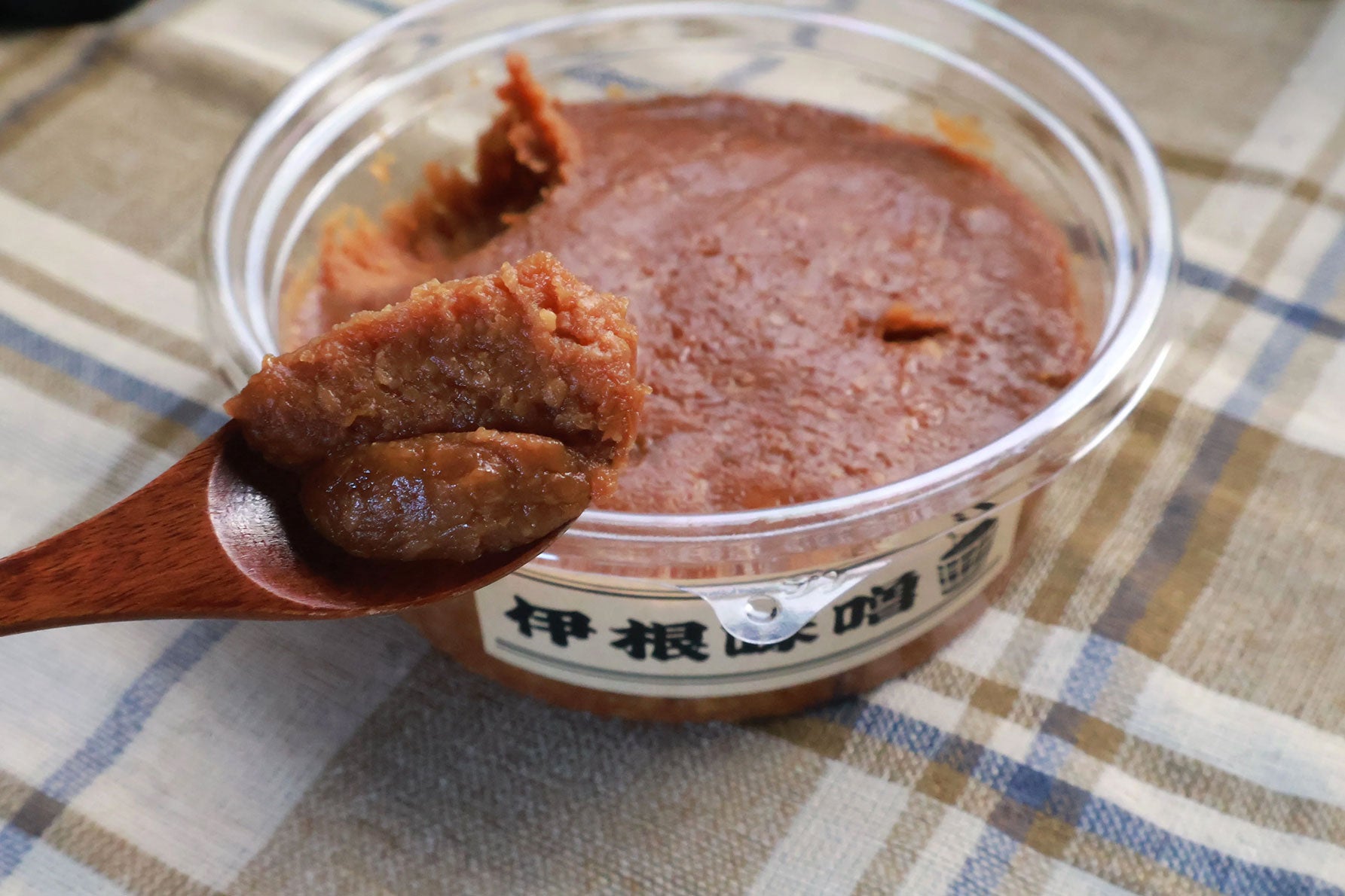 味噌をすくった写真