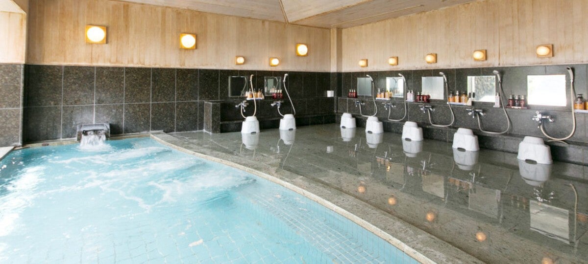 ホテル大浴場の内湯内観