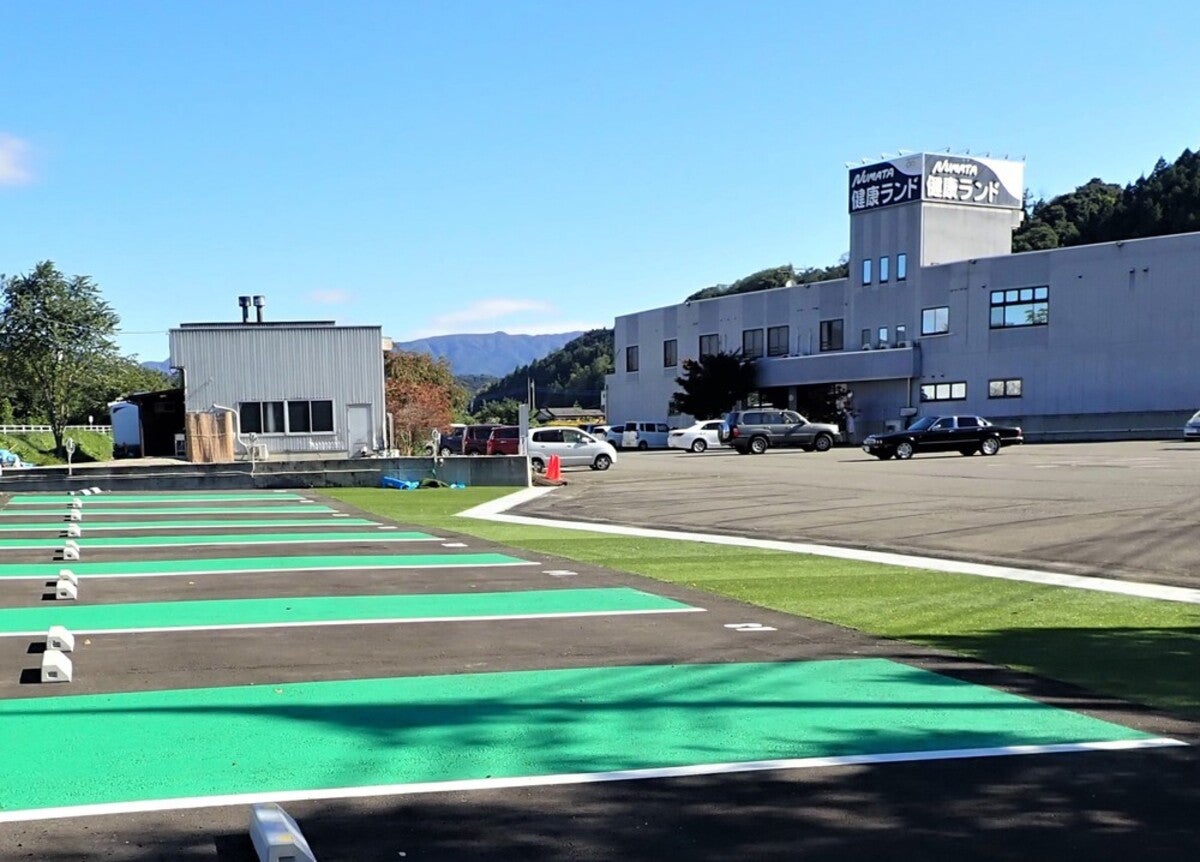 RVパークサイトと併設の健康ランド風景