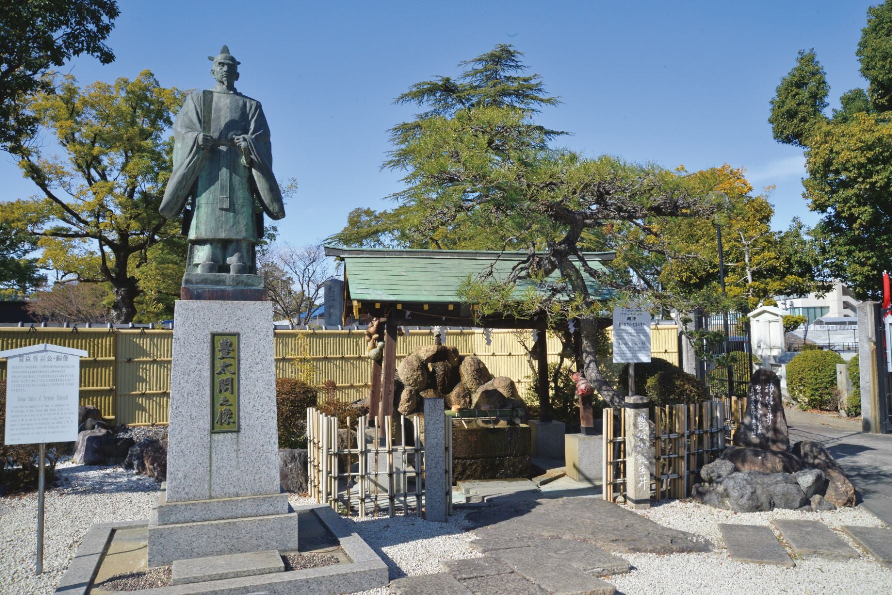 太閤山常泉寺の井戸の前
