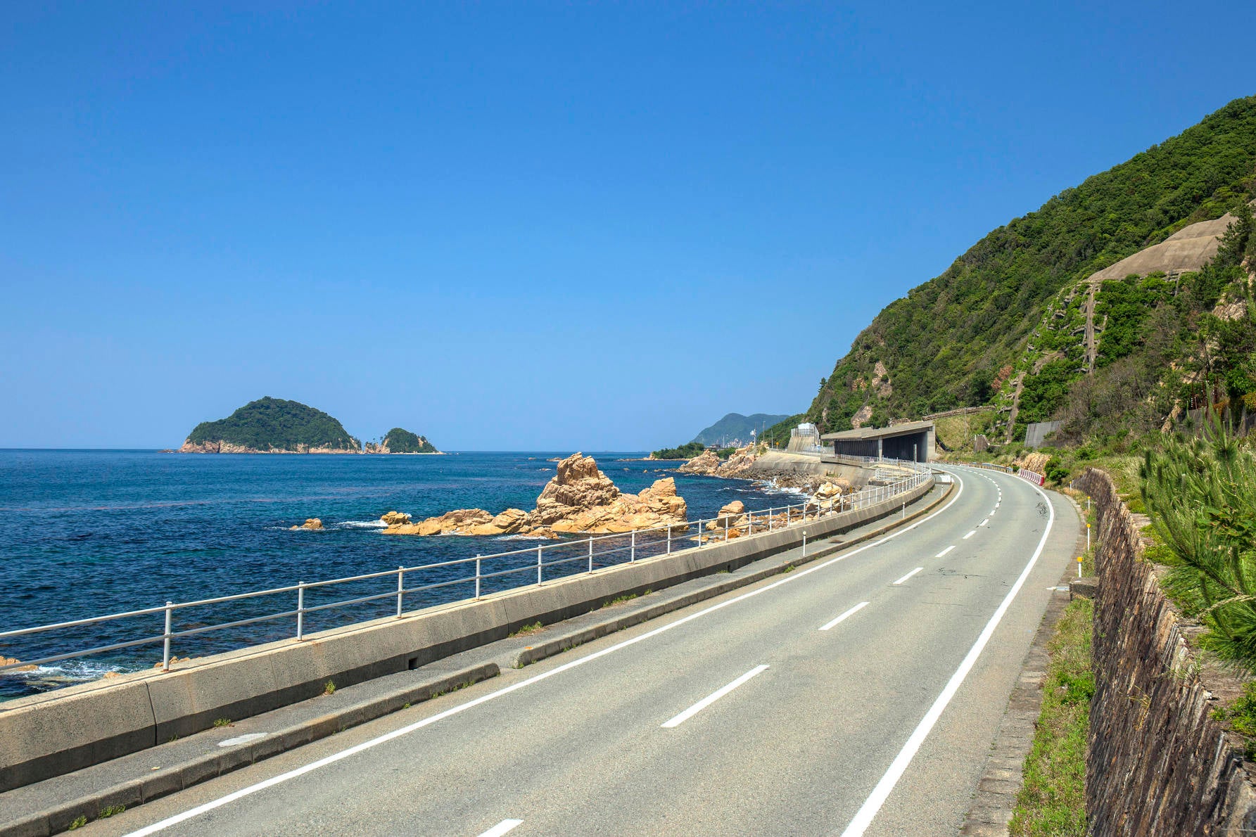 山口県萩（はぎ）市は江戸時代の城下町の面影を色濃く残し、吉田松陰や高杉晋作など明治維新を支えた人物たちのゆかりの地としても知られている。歴史的な建造物や文化遺産はもちろん、世界遺産などが多く残っている場所だ。