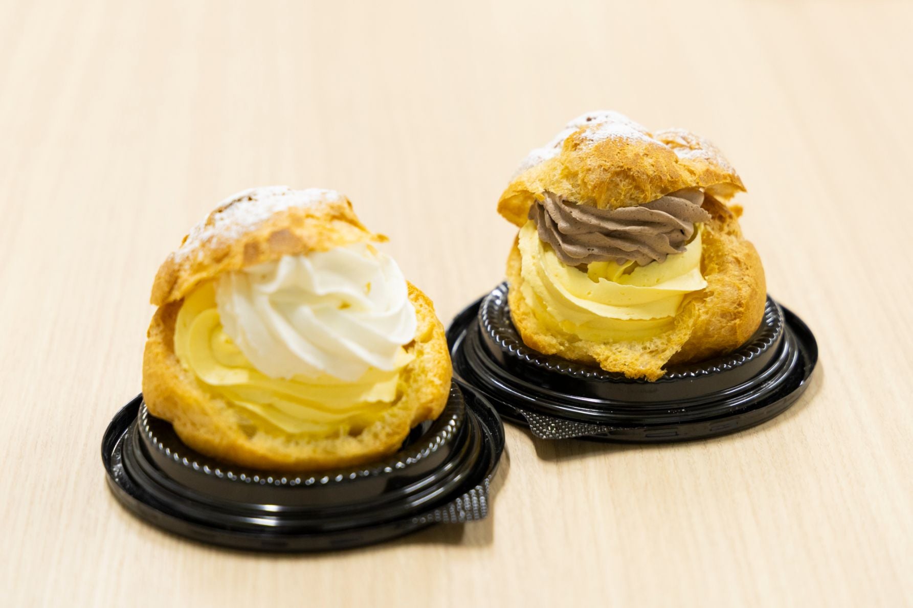 ベルクのシュー Wクリームとショコラ 店内製造スイーツPB