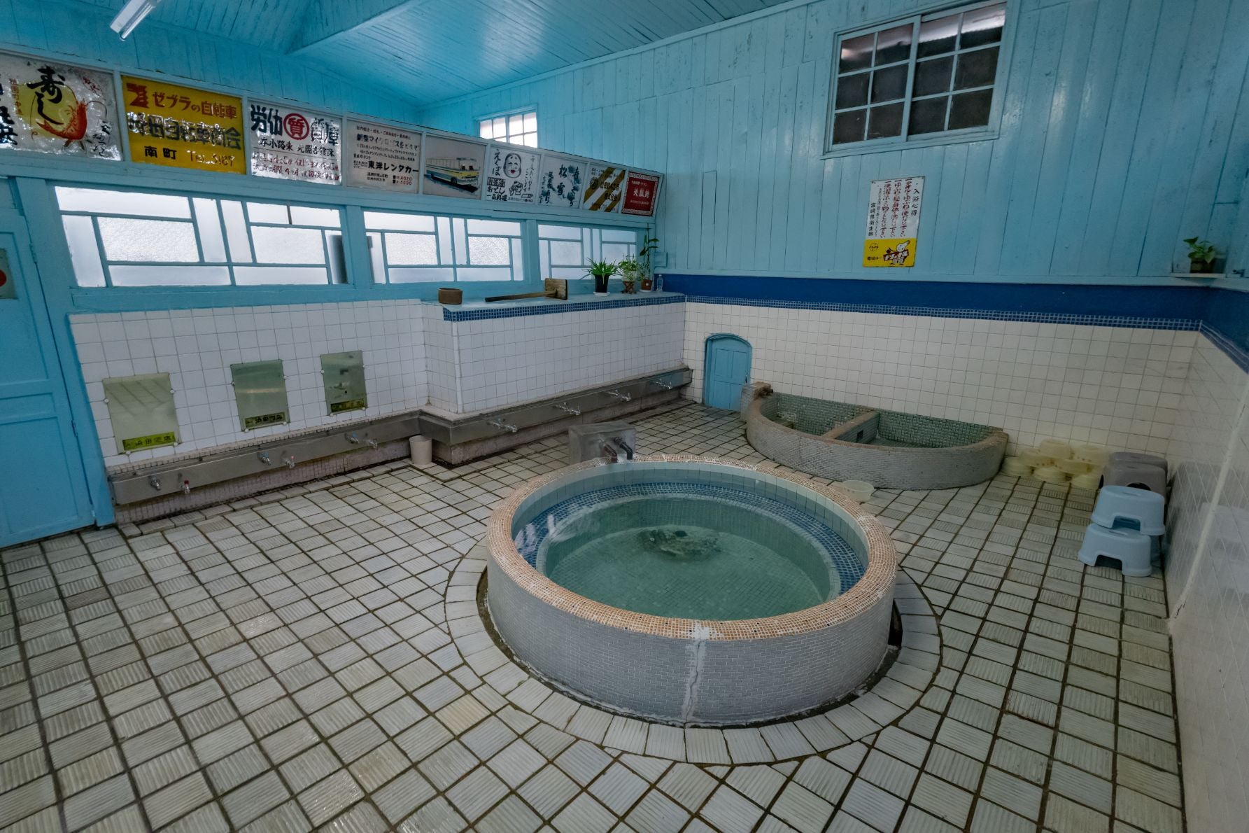 浴槽はタイル張り