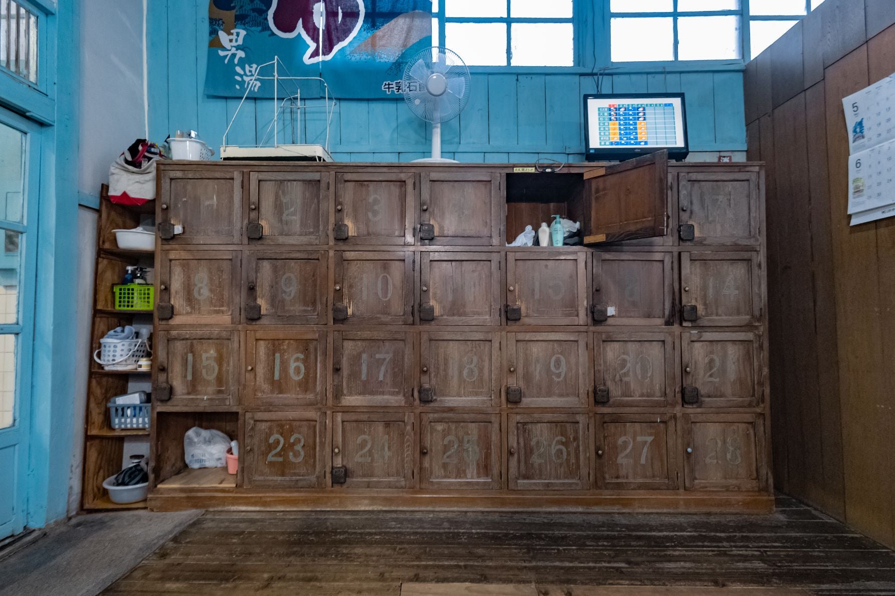 木製のロッカー