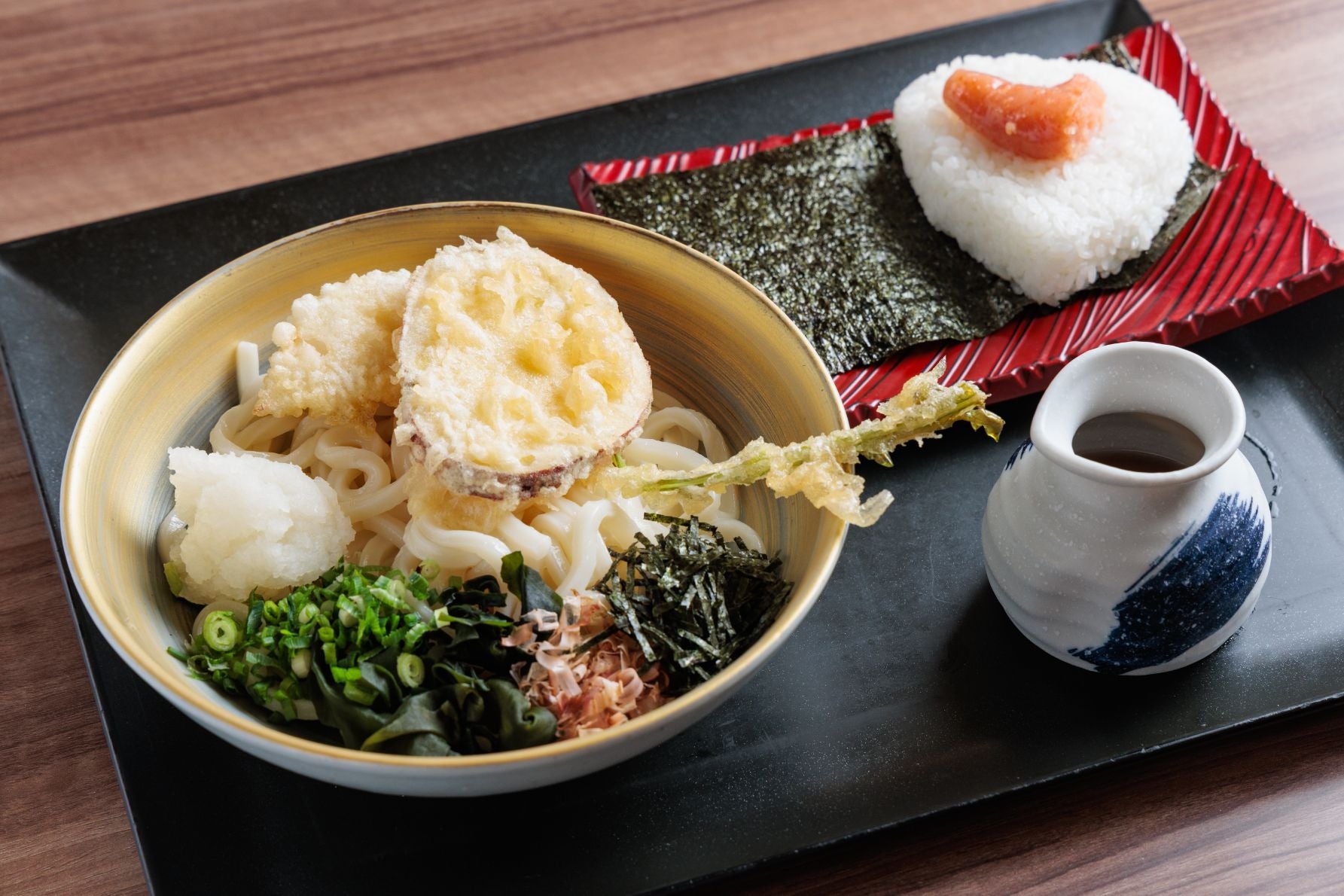 海老名産季節の野菜天うどんと福さ屋の明太子おにぎりセット 1,310円