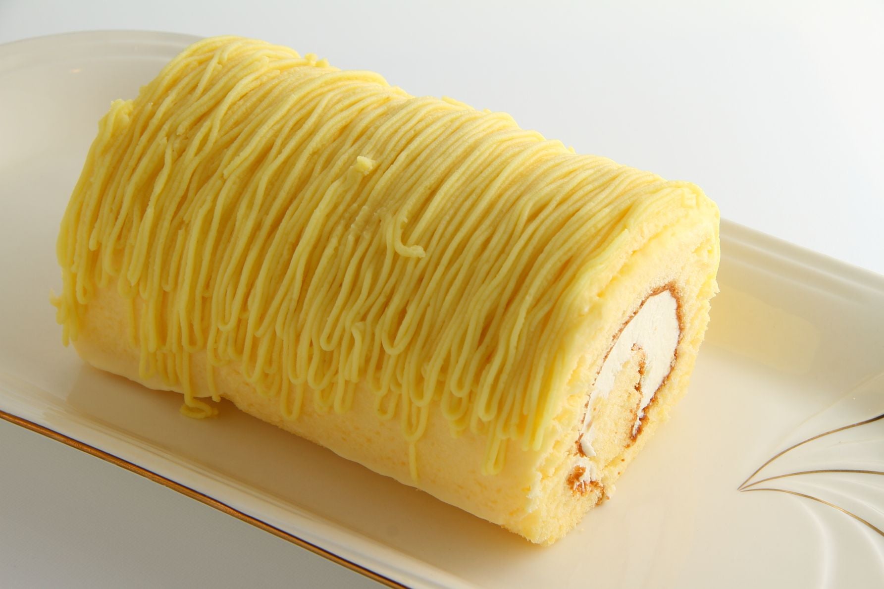 ロリアン洋菓子店「黄金のモンブランロール」１本1,339円