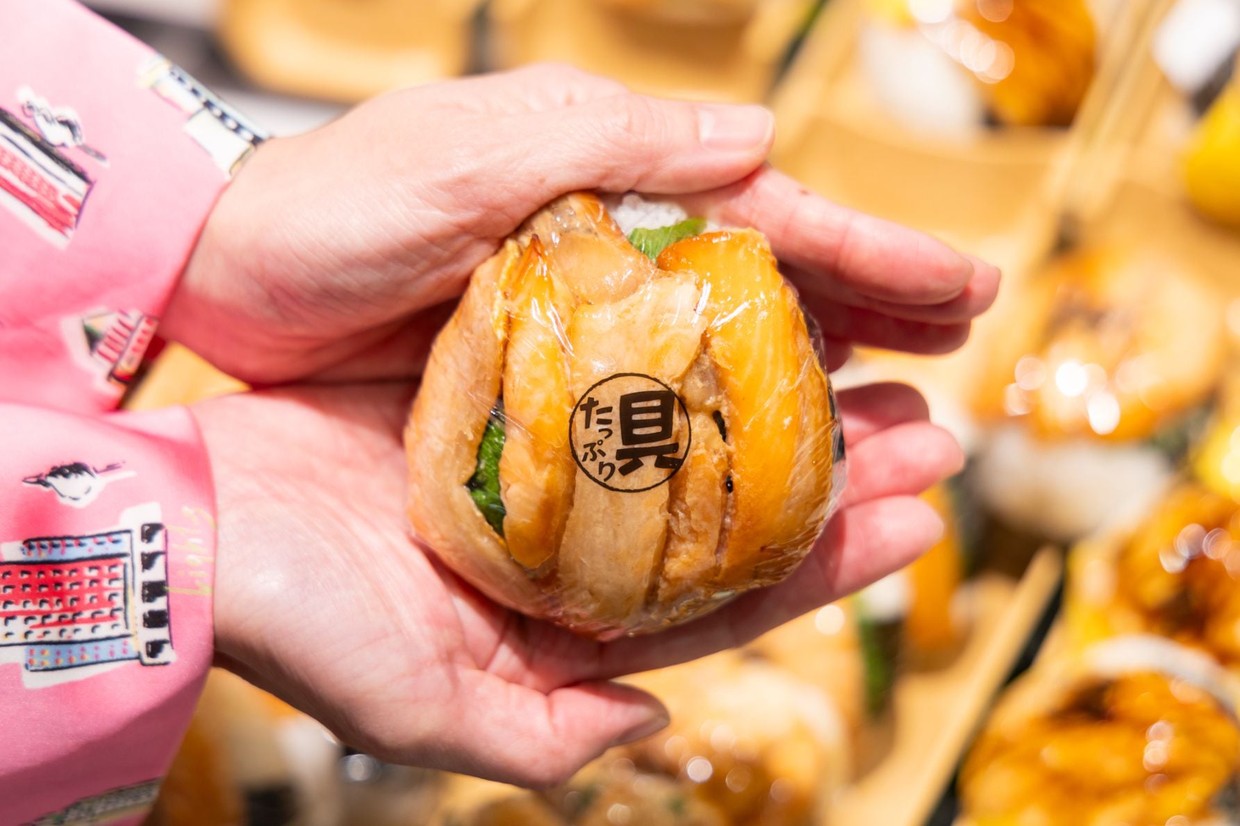 サミット手作りおにぎり売り場｜大型サイズで人気の惣菜