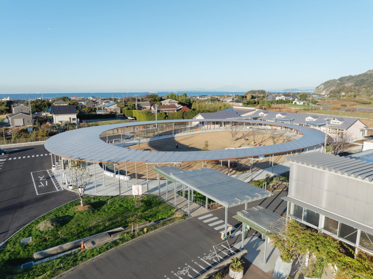 道の駅保田小学校の全景航空写真