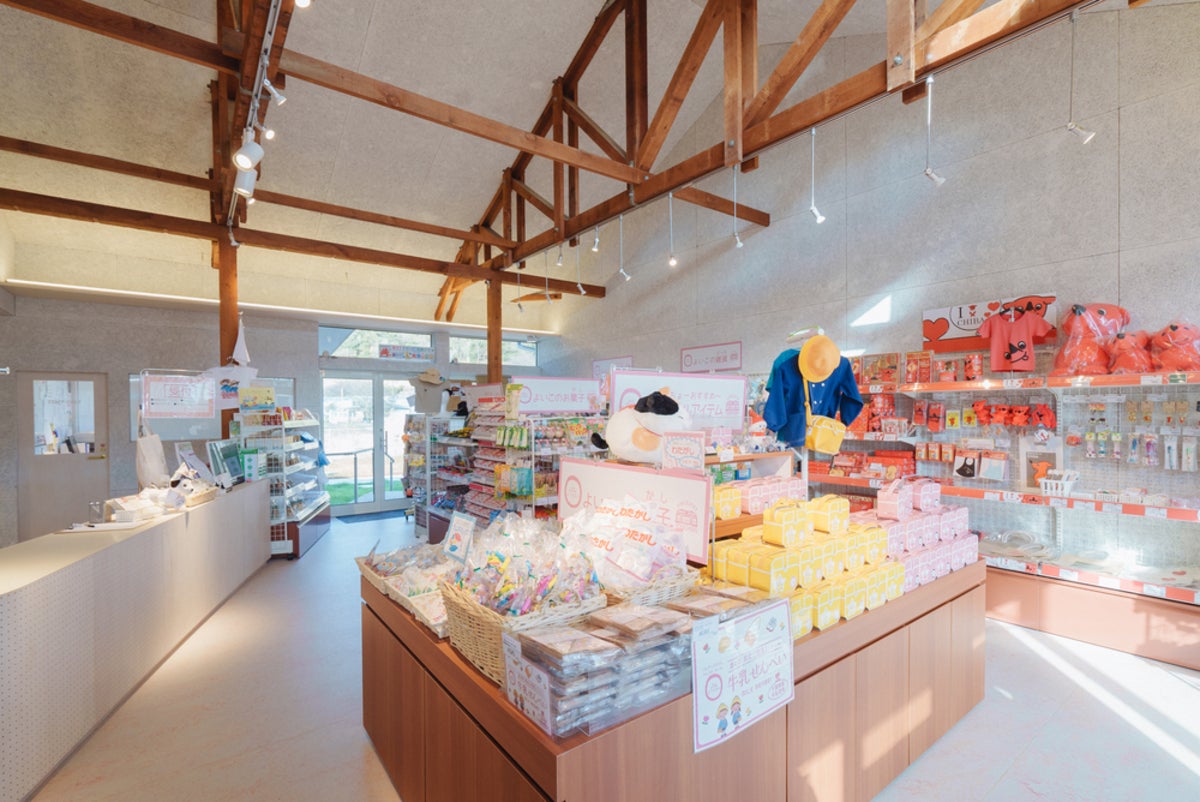 道の駅保田小附属ようちえんの土産店内写真