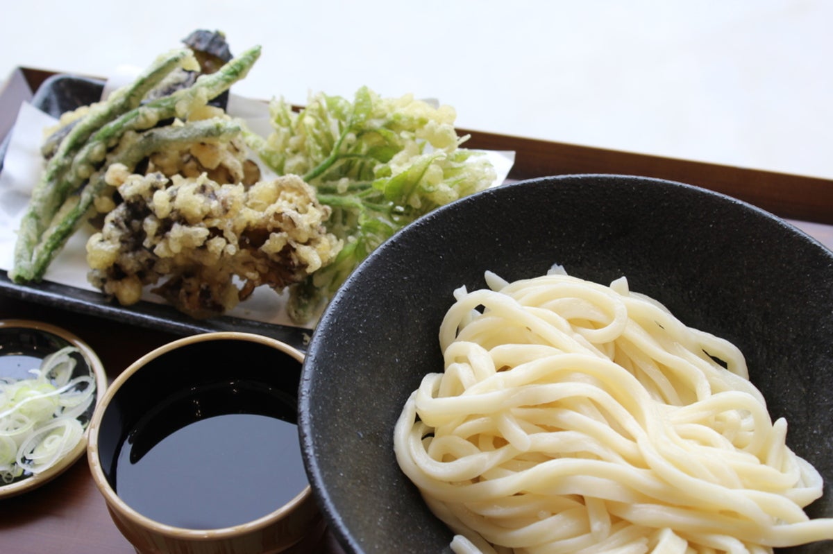 尾瀬名水うどんとマイタケの天ぷら