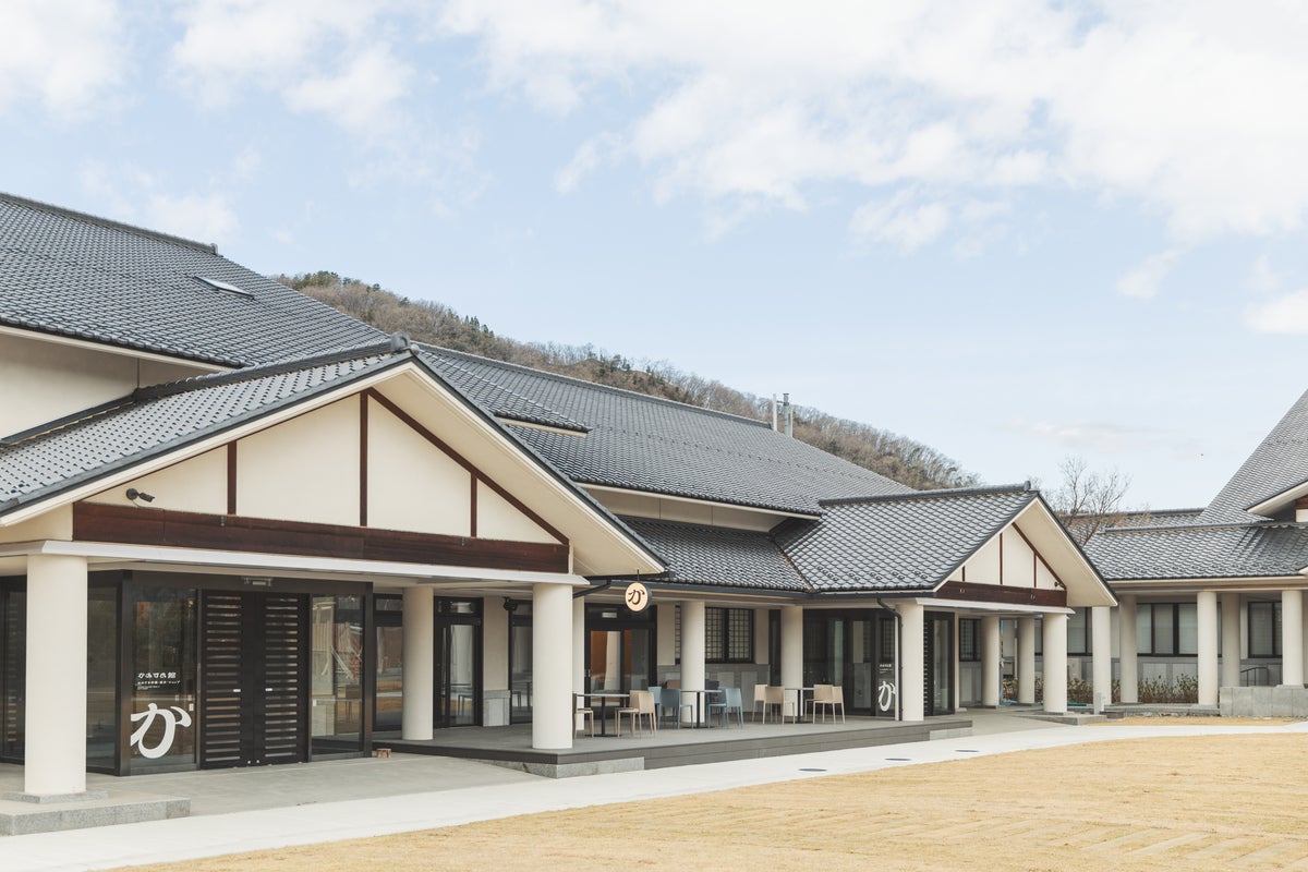 道の駅の日本家屋風建物外観