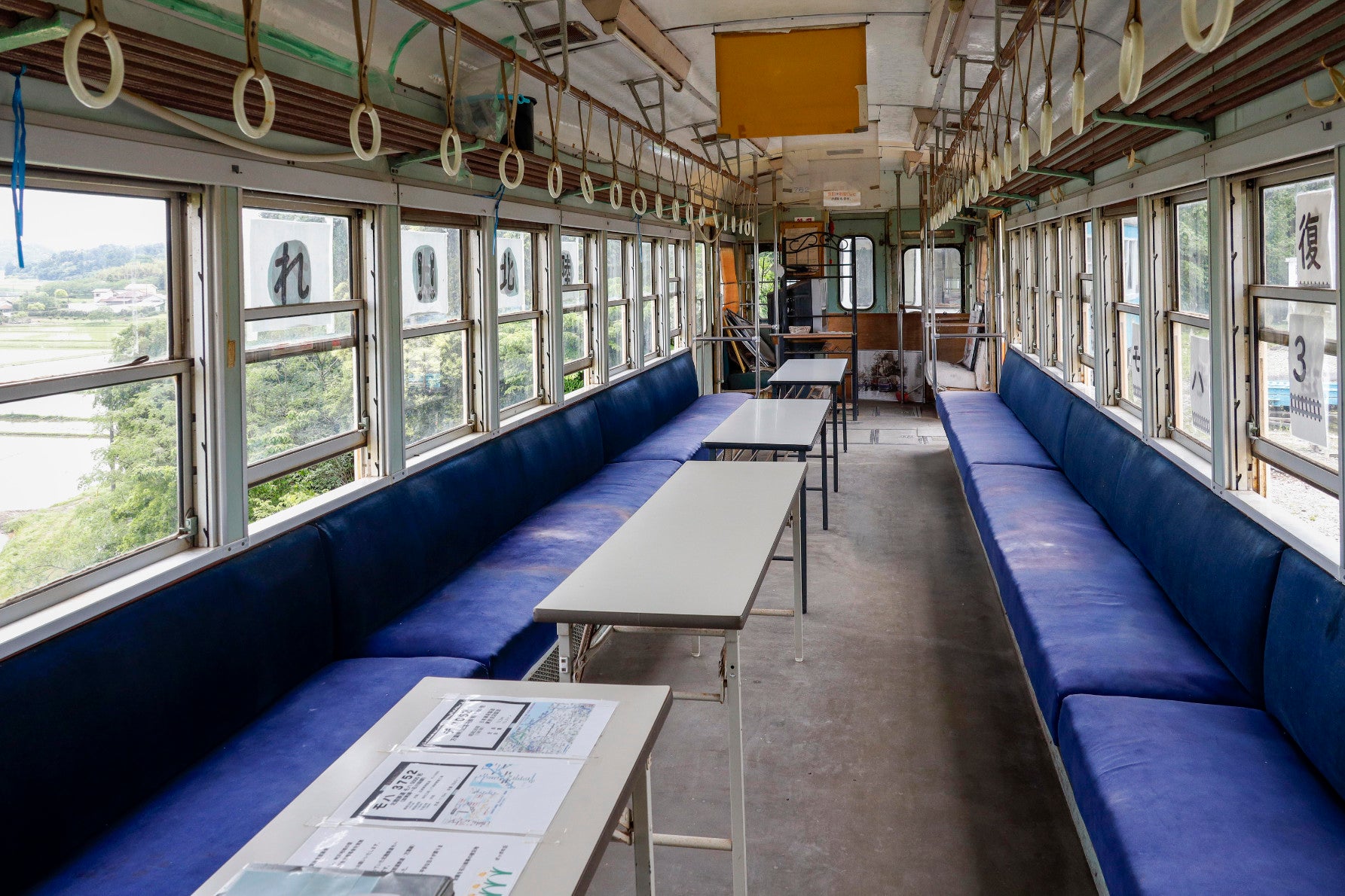北陸鉄道で導入されていた「モハ3752」の車内もテーブル席になっている