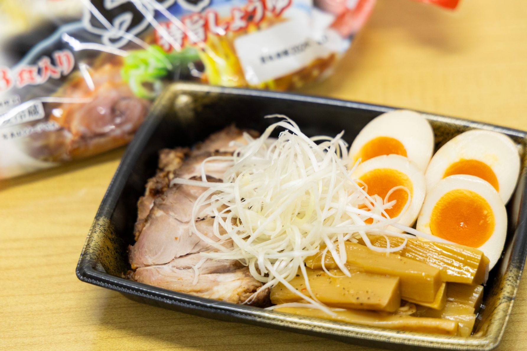 生ラーメンのトッピングに最適なマミーマート惣菜「美味し肩ロース焼豚のおつまみセット」