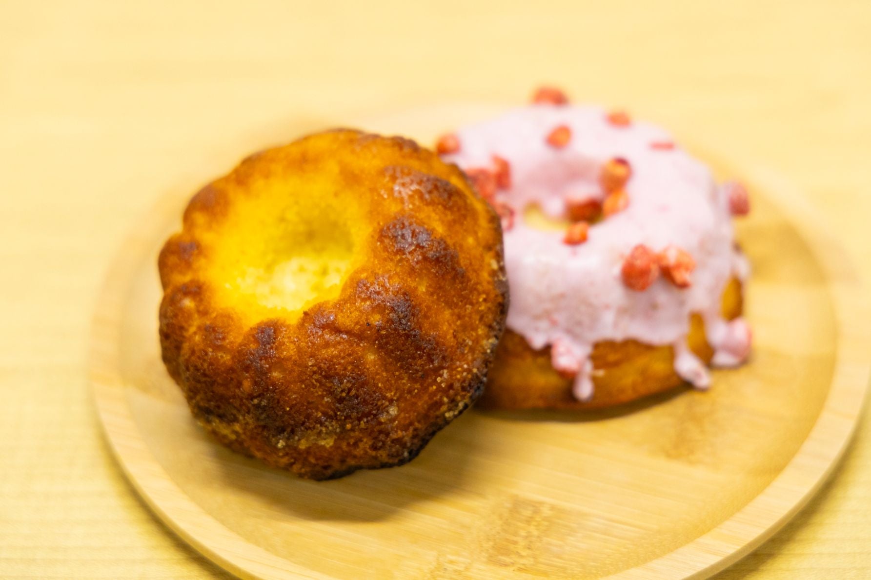 クグロフ型がおしゃれなマミーマートの「魅惑のパウンドケーキ」カヌレ風・いちご味 