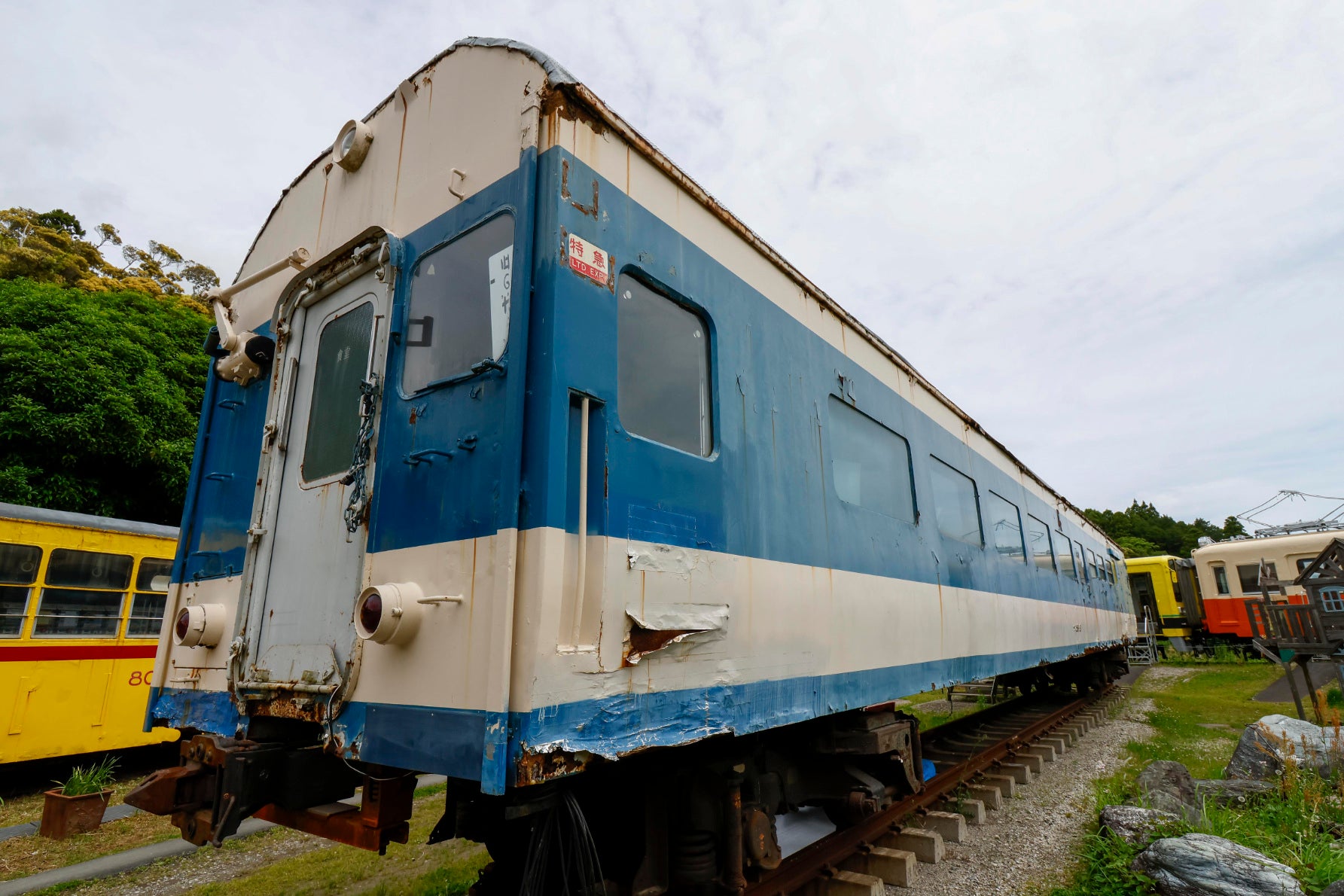 貴重な食堂車の583系
