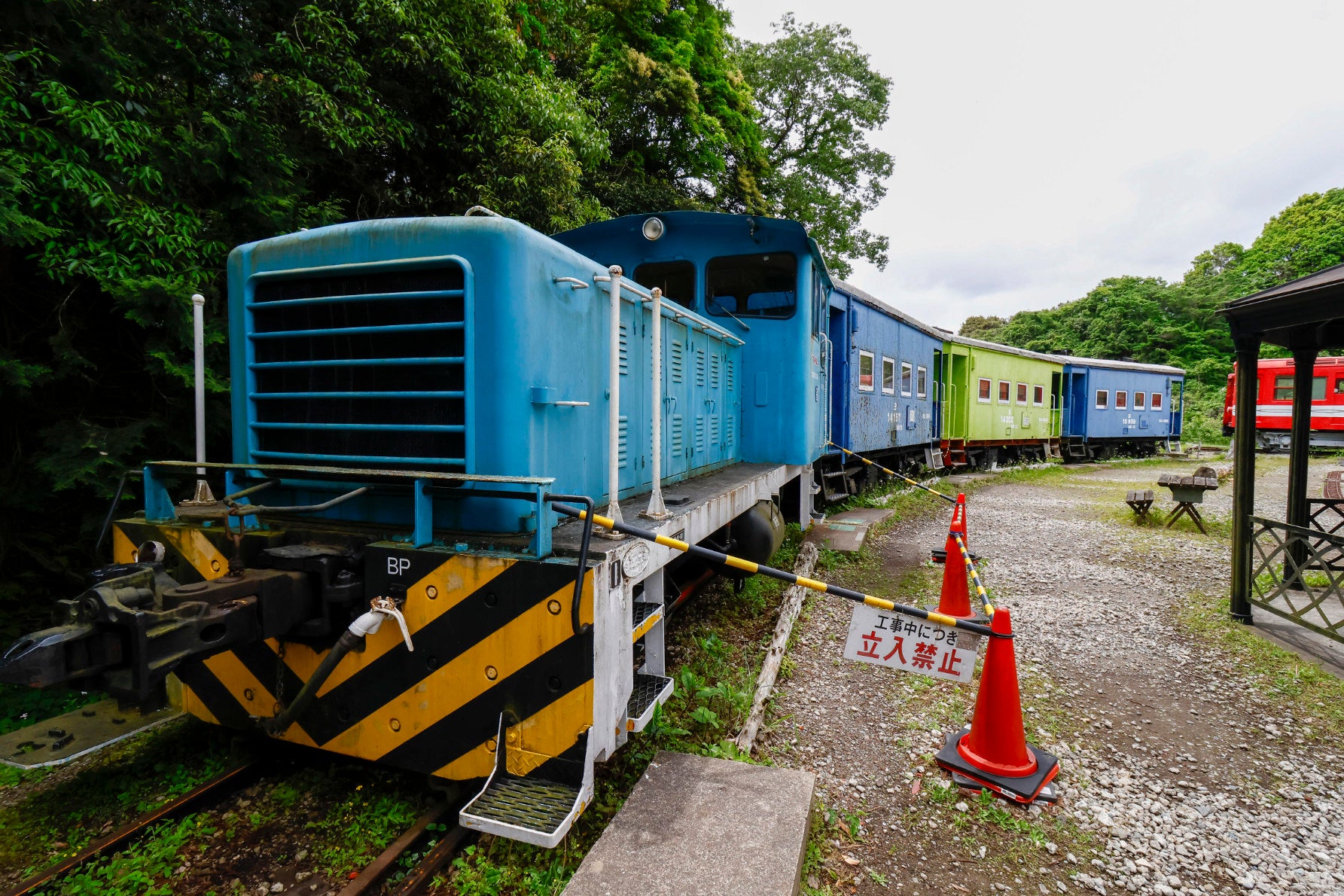 貨物列車の最後尾に連結されていた、車掌が乗るための小さな貨車