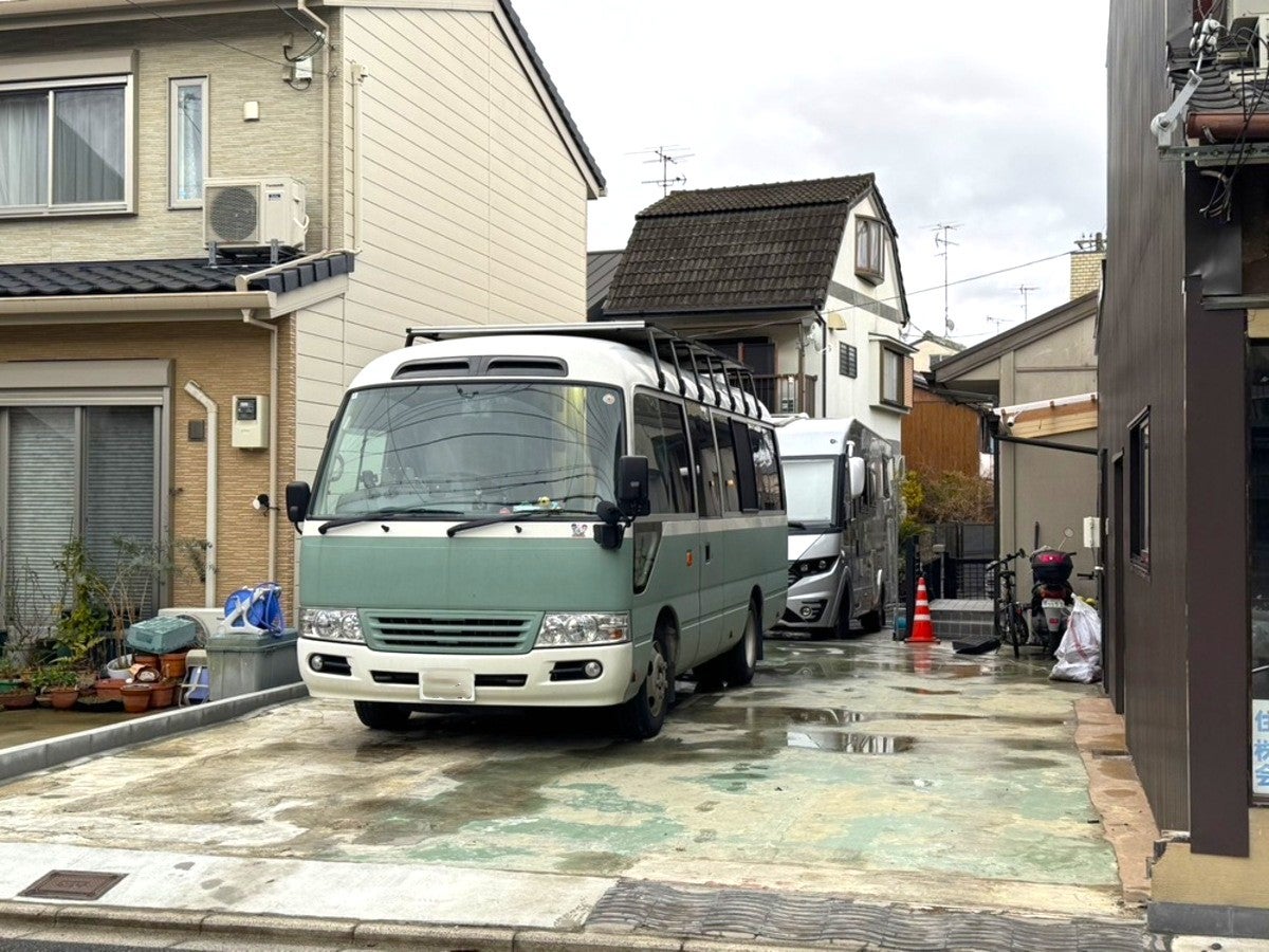 RVパークに駐車するバスコン