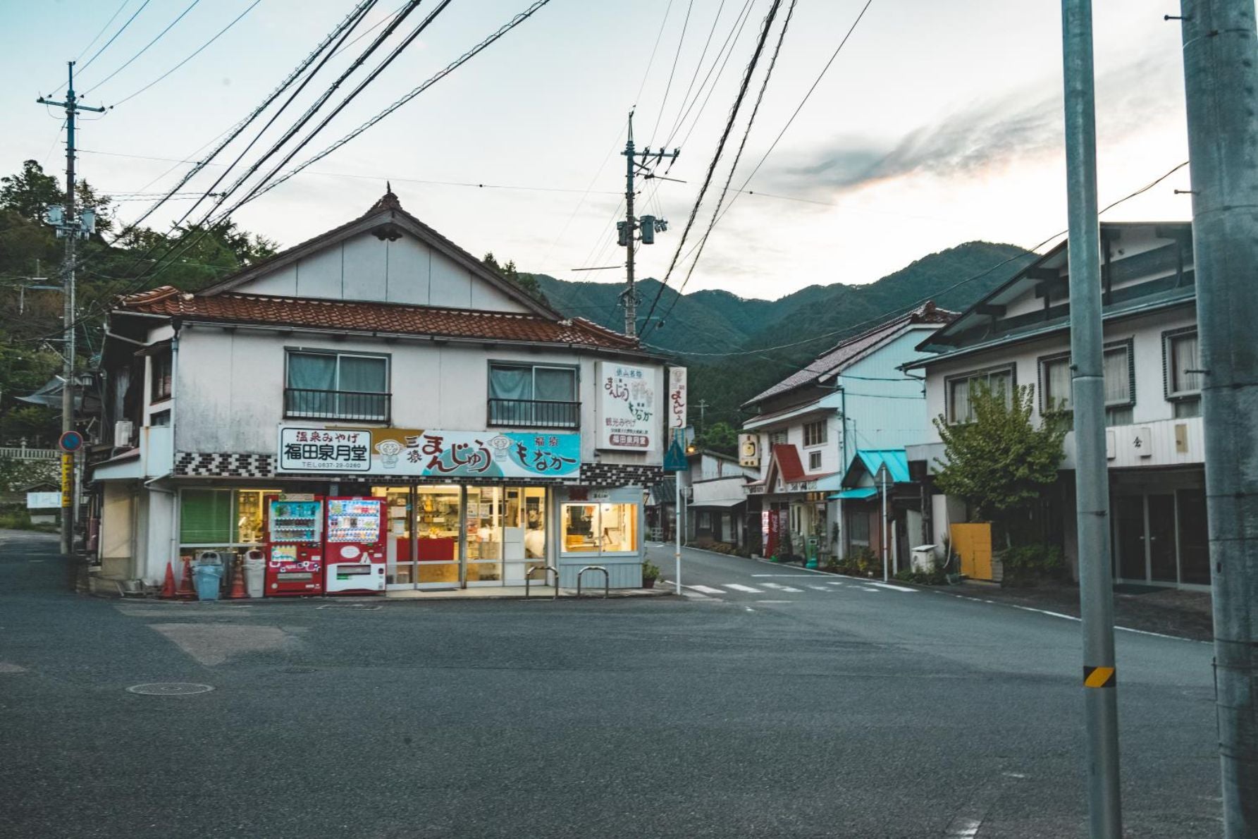 お土産屋さんなどが並ぶ一角